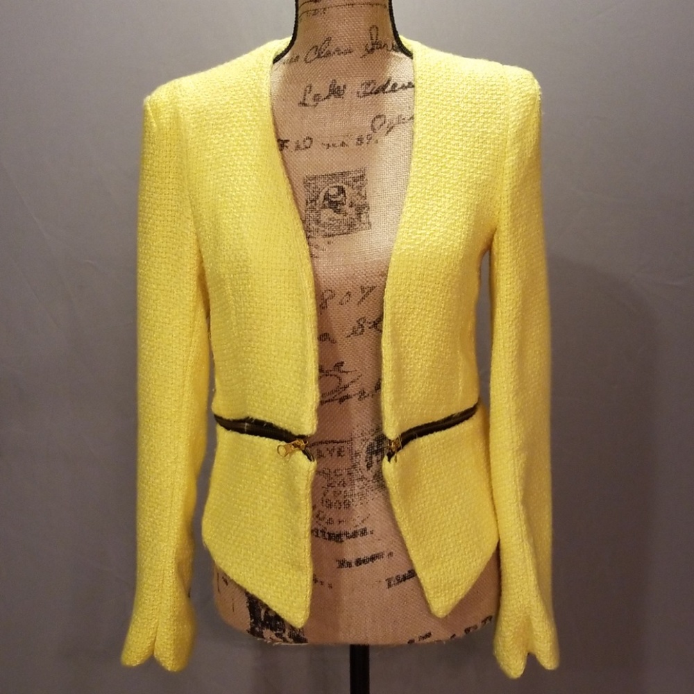 Yellow blazer